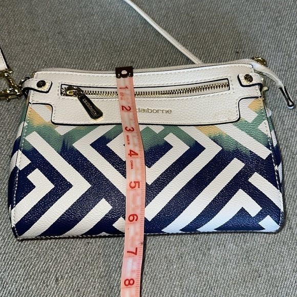 Liz  Claiborne Crossbody - Picture 9 of 10